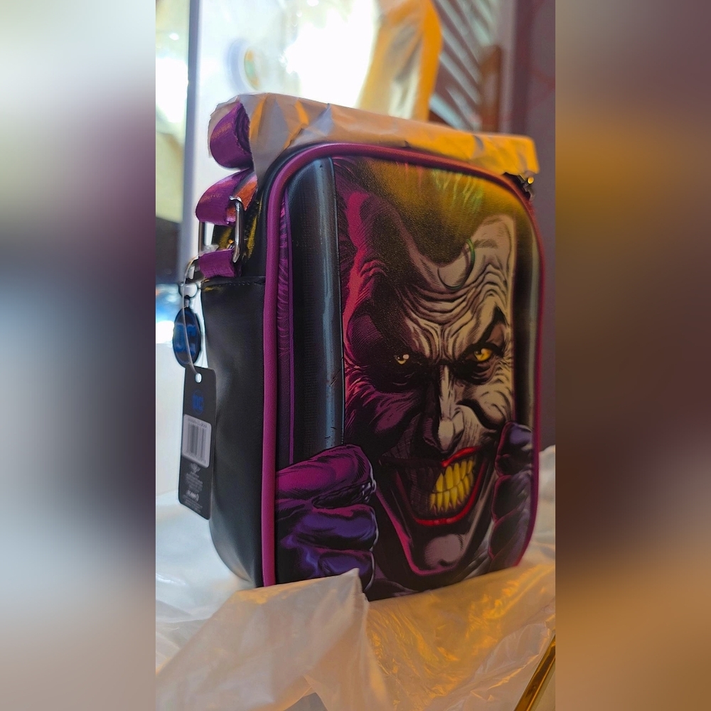 Double-Sided Joker & Batman Crossbody Bag – DC Comics - Picture 3 of 11